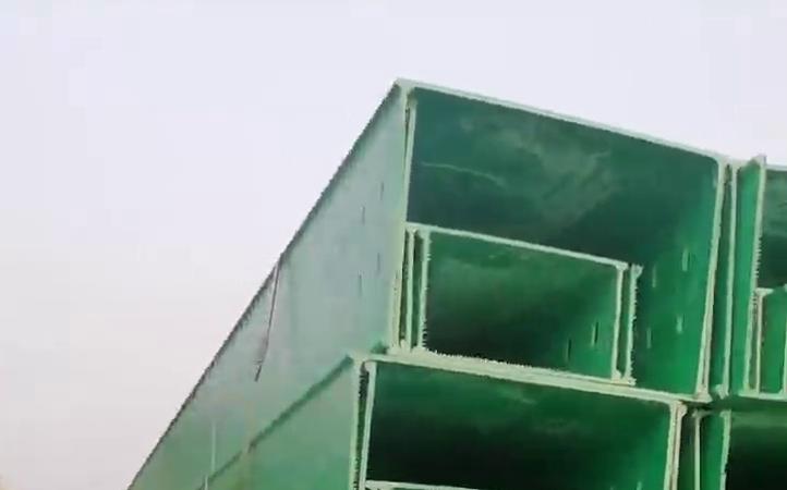 大跨距梯級式電纜橋架一米多少錢？