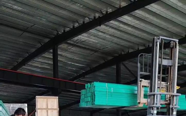 上海玻璃鋼電纜橋架圖片